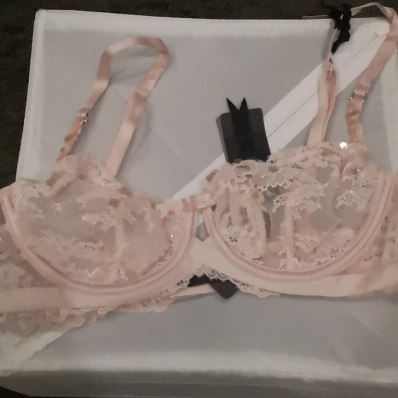 VS Bridal collection Unlined Bra in 32C - Picture 4 of 6
